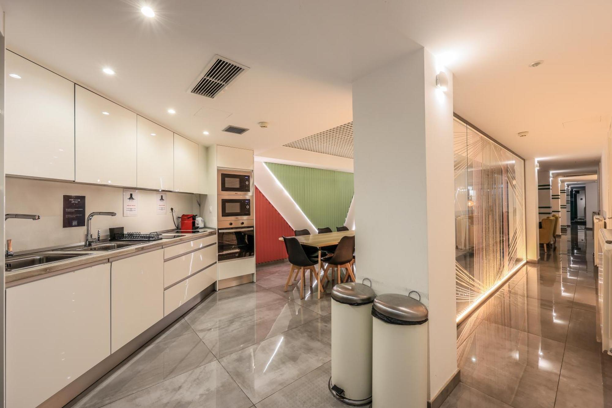 Amazinn Places Blasco De Garay 113 Madri Exterior foto