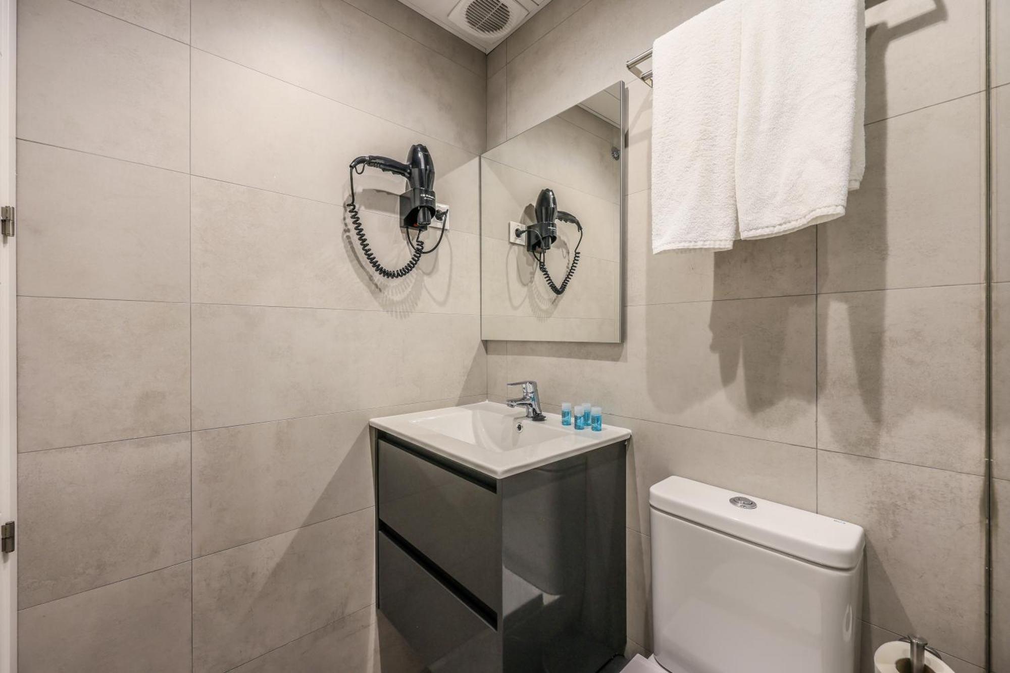 Amazinn Places Blasco De Garay 113 Madri Exterior foto